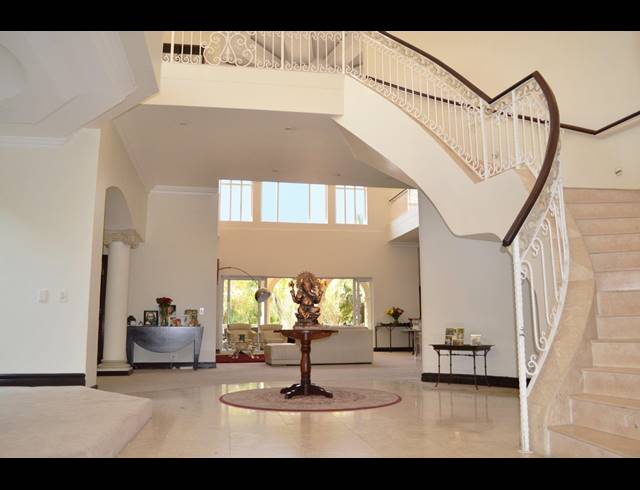 BEDROOM HOUSE FOR SALE IN SANDHURST